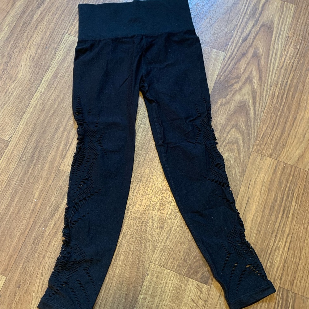 Cut-out design stretch leggings